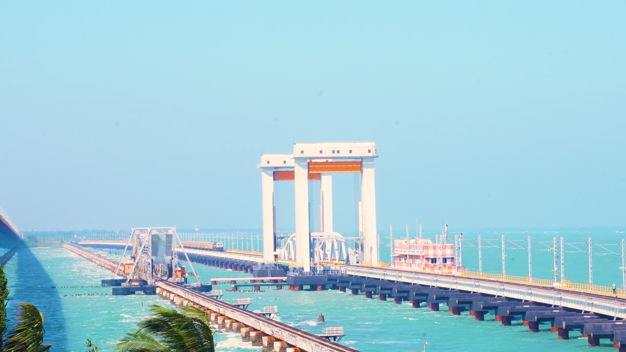 Vista aerea del ponte ferroviario di Pamban, Tamil Nadu, India