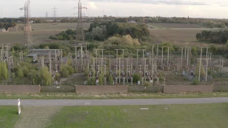 Decommissioned-nuclear-power-plant-in-Bradwell-on-sea,-Drone-panning-left