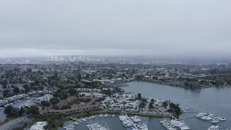 Urban-landscape-on-an-overcast-day-with-the-city-and-mountains