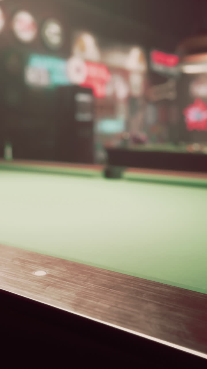 술집 의 빌리어드 테이블 의 흐릿 한 시각