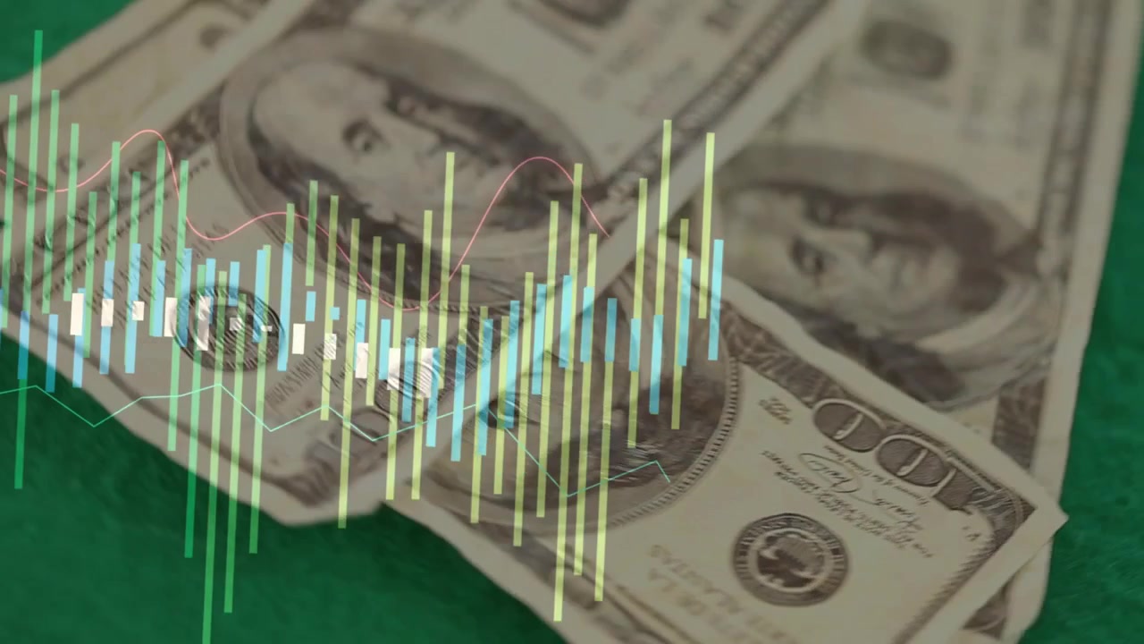 Parte un beat audio, banconote da 100 dollari entrano sul panno verde, si impilano, Franklin si ingrandisce, appaiono delle fiches.