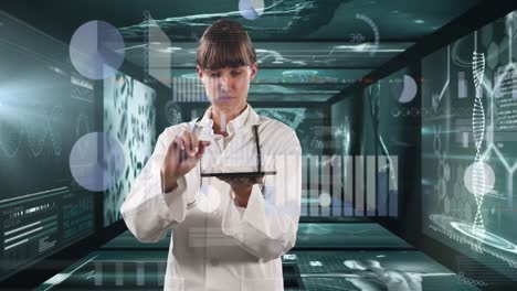 animación del procesamiento de datos médicos sobre una doctora usando tableta y pantalla interactiva