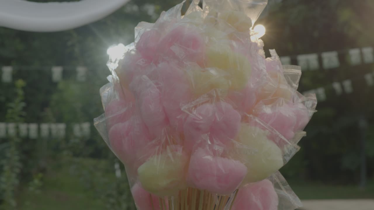 tiro esponjoso colorido, montón de esponjoso al aire libre