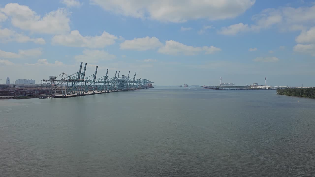 항구 화물 크레인 운송 항구 장비, 산업 항구 크레인, 물류 사업 거대한 크레인과 컨테이너, 산업 크레인과 함께 화물 화물 선박, 화물 해항