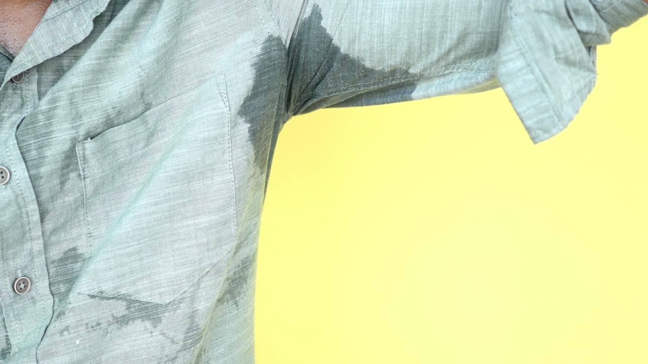 남자 의  은 팔꿈치 의 근접