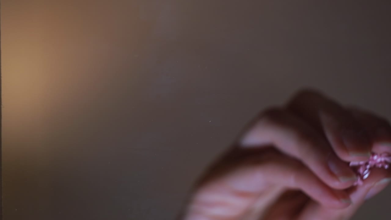 confeti de corazón rosado