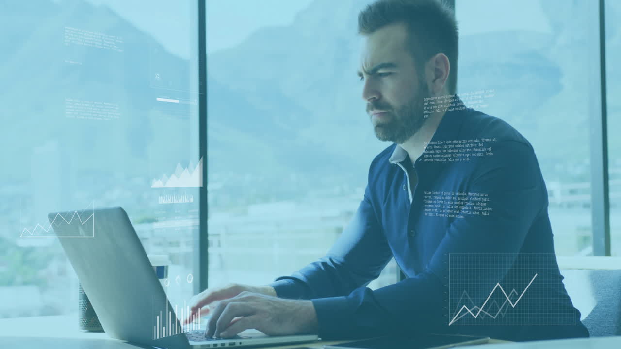 animación del procesamiento de datos financieros sobre un empresario caucásico que usa una computadora portátil en la oficina
