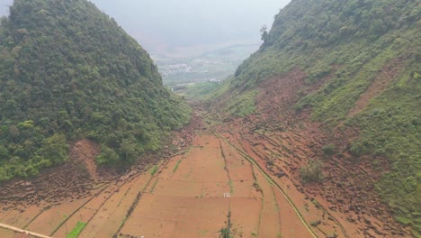 explore the towering limestone mountains of ha giang, cloaked in fog and mist. this aerial footage showcases the dramatic, surreal landscapes of vietnam’s northern highlands.