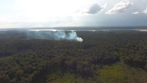 Brandrodung-In-Der-Landwirtschaft-In-Guayana.-Globale-Erwärmung,-Klimawandel.-Drohnenansicht