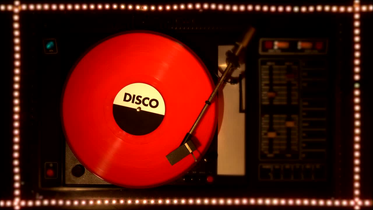 턴테이블에 비닐 레코드  뷰 클로즈업 4k