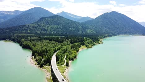 drone-footage-of-the-Faller-Klamm-Bridge-at-Sylvensteinsee,-Bavaria,-Germany