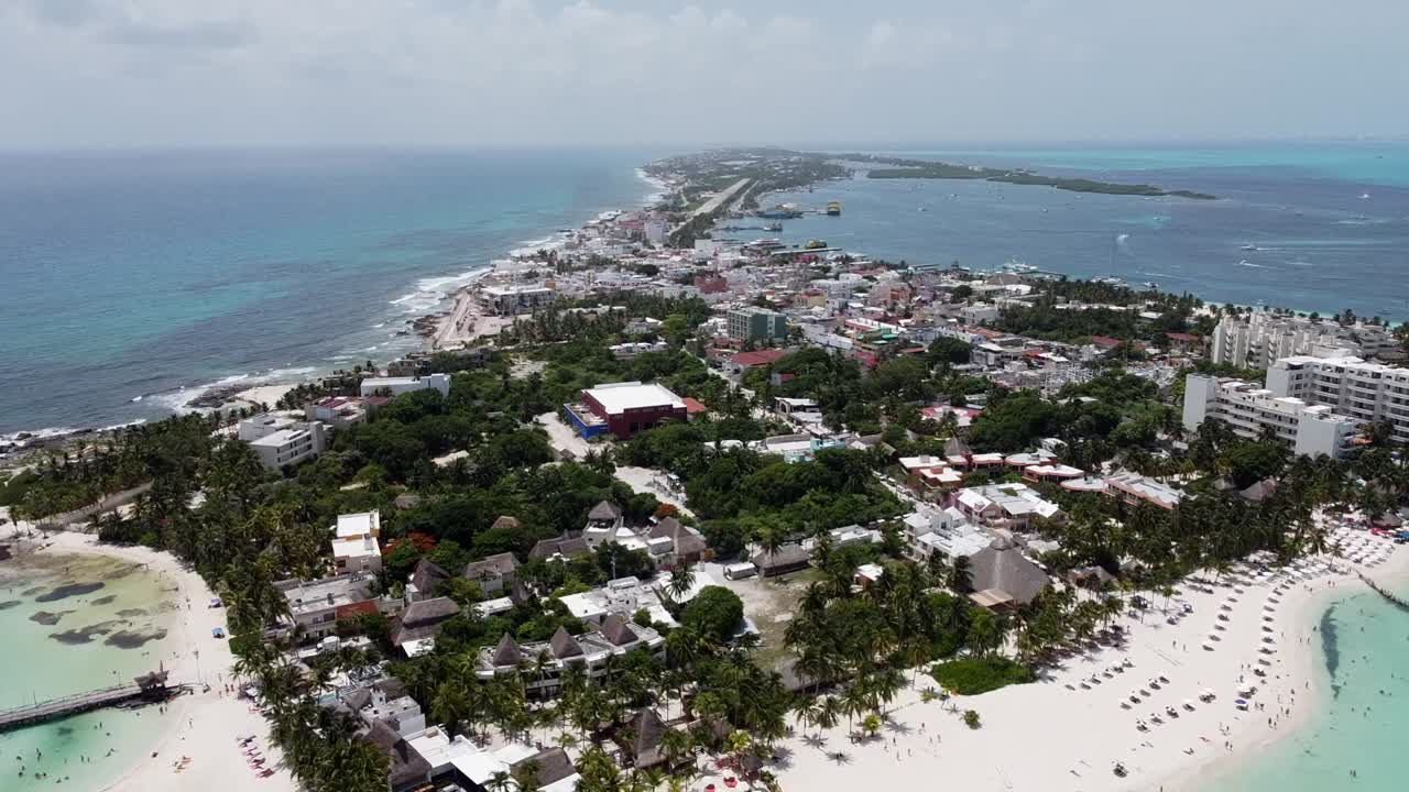 Toàn cảnh Isla Mujeres từ trên cao ở Cancun, Mexico