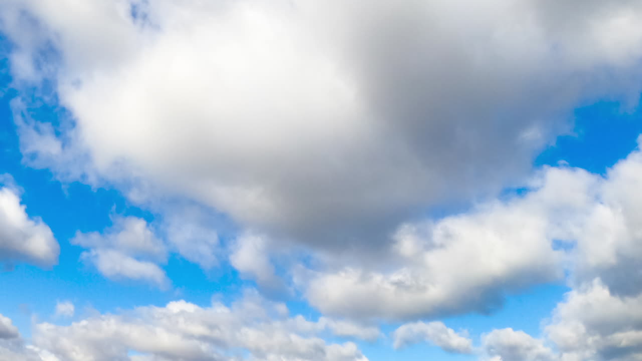 푸른 구름과 함께 아름다운 파란 하늘