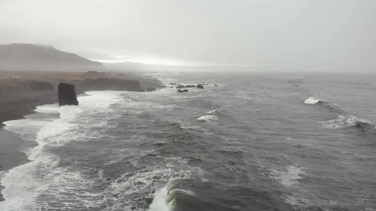 djupavogshreppur, iceland-7의 검은 해변 위의 공중 영상