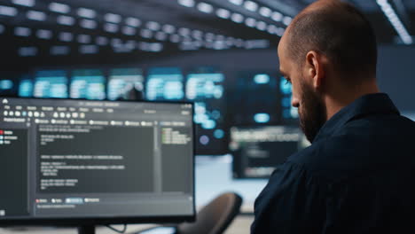 it supervisor overseeing server room, running code on pc, troubleshooting rigs