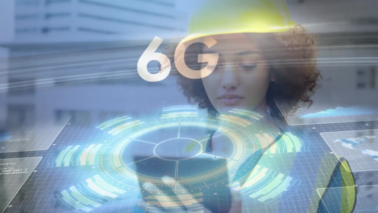 animación de texto 6g y interfaz brillante, sobre una mujer que usa una tableta en un sitio de construcción