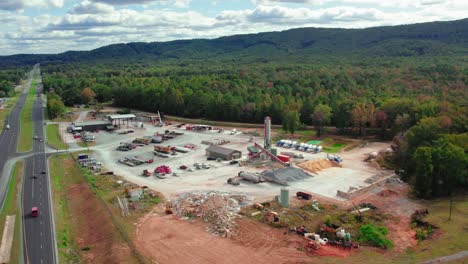 preparado para misturar fornecedor de concreto localização com belas florestas profundas no fundo em dawsonville, geórgia