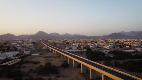 La-Ciudad-De-Jeddah-Y-Las-Vías-Del-Tren-Que-Viajan-Desde-La-Meca-Hasta-La-Ciudad-De-Jeddah