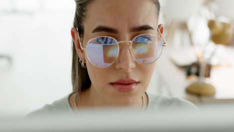 confundido, cara y mujer en el diseño web