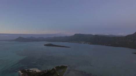 Volando-Sobre-El-Océano-Y-La-Isla-Mauricio