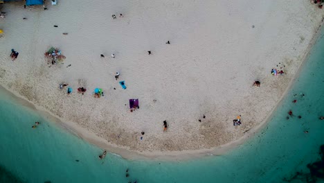 Vista-Aérea-De-Arena-Blanca-Y-Mar-Azul-Turquesa-En-Playa-Blanca,-Moalboal,-Cebu,-Filipinas