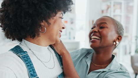 Selfie-De-Trabajo,-Equipo-Divertido-Y-Mujeres-Con-Sonrisa