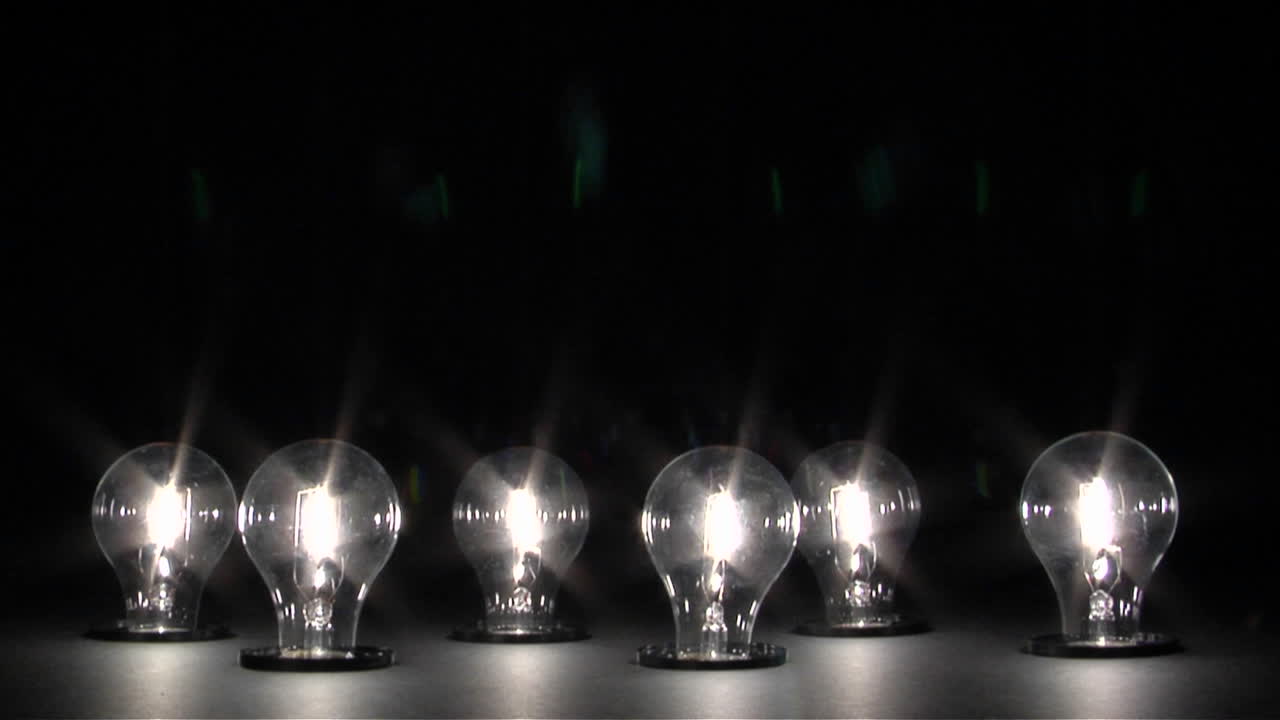 전구가 어두워지고 꺼짐