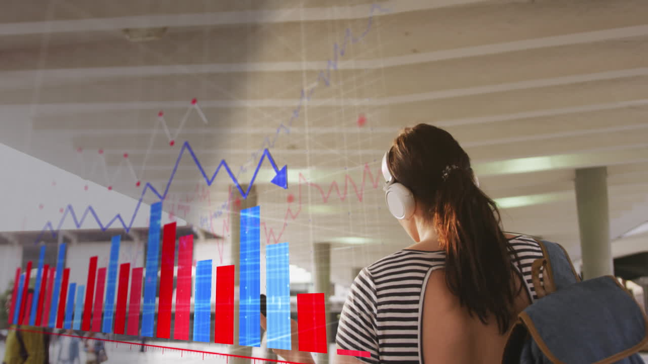 회사 공원에서 고 있는 여성의 뒷면을 배경으로 통계 데이터 처리의 애니메이션