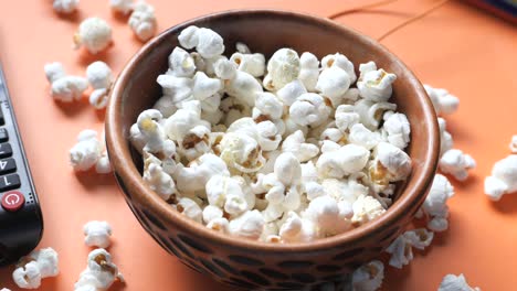 palomitas de maíz en un tazón
