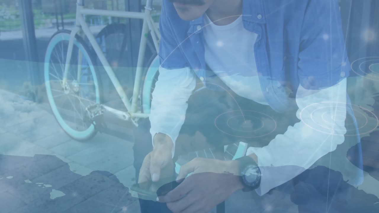 거리에서 스마트폰을 사용하는 백인 남성에 대한 구름을 통해 연결 네트워크의 애니메이션