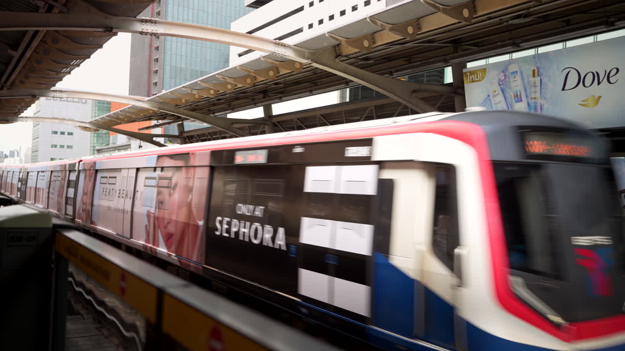 Sephora and Dove Ads on a Moving Train