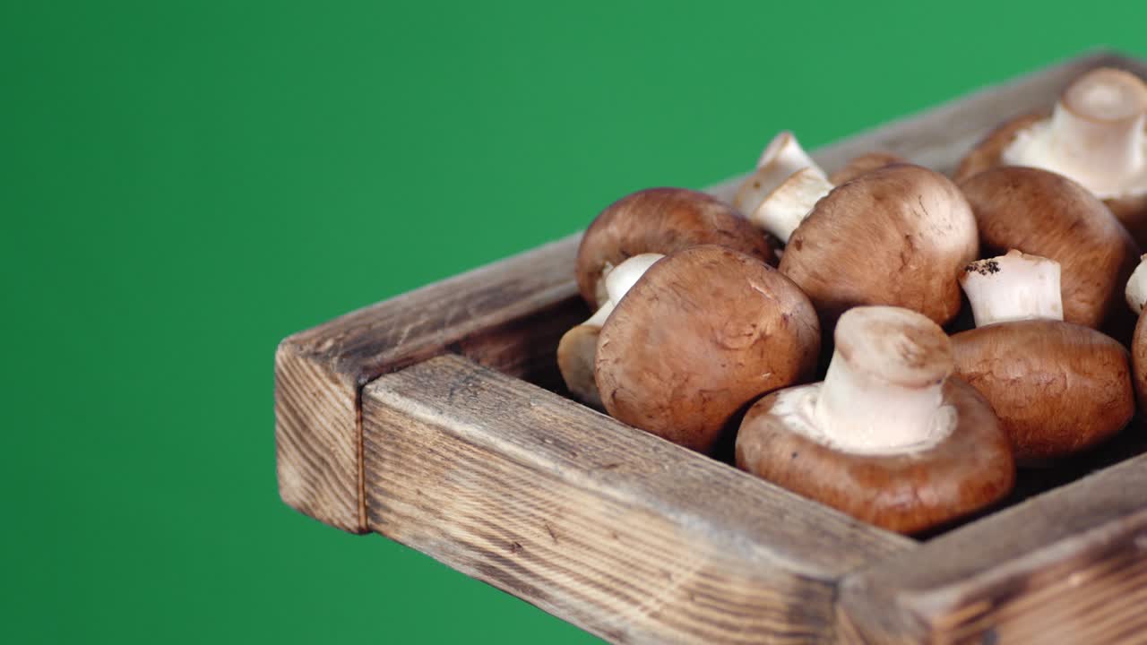 setas perfumadas en una bandeja de madera.