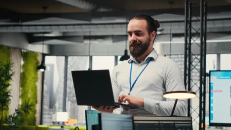 vertical video male boss strategizes in a modern workplace surrounded by colleagues