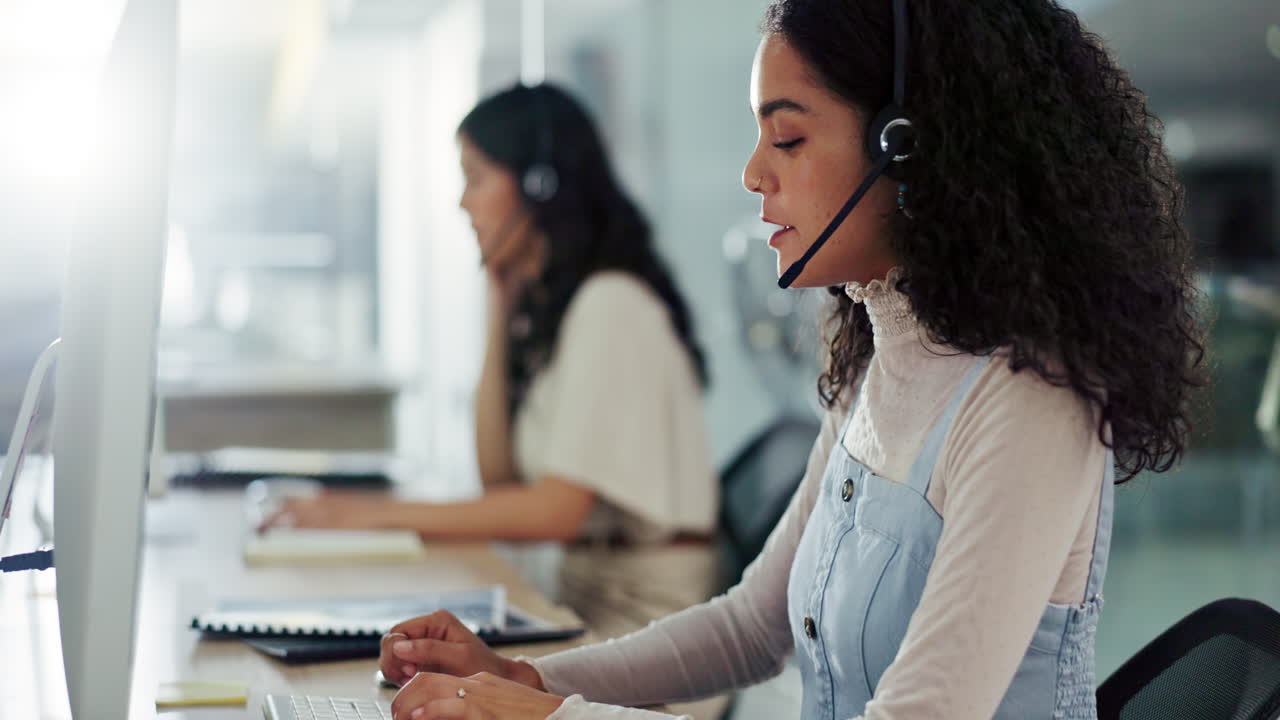 representantes de servicio al cliente en el trabajo