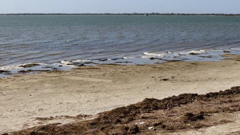 Punto-De-Vista-Mientras-Conduce-A-Lo-Largo-De-La-Playa-De-Laguna-Madre-En-La-Isla-Del-Padre-Norte