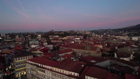 árbol-De-Navidad,-Vista-Aérea-De-La-Ciudad