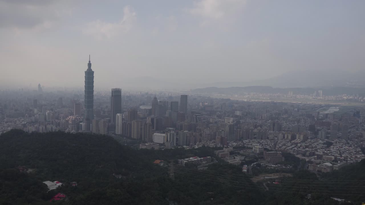 台北市内中心部の広角パンニングショット