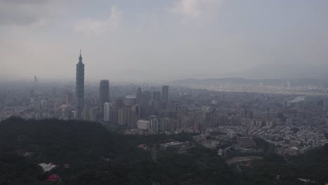 Toma-Panorámica-De-Gran-Angular-Del-Centro-De-La-Ciudad-De-Taipei