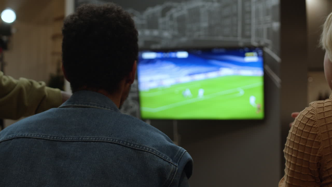 아파트에서 남성 친구들의 모임