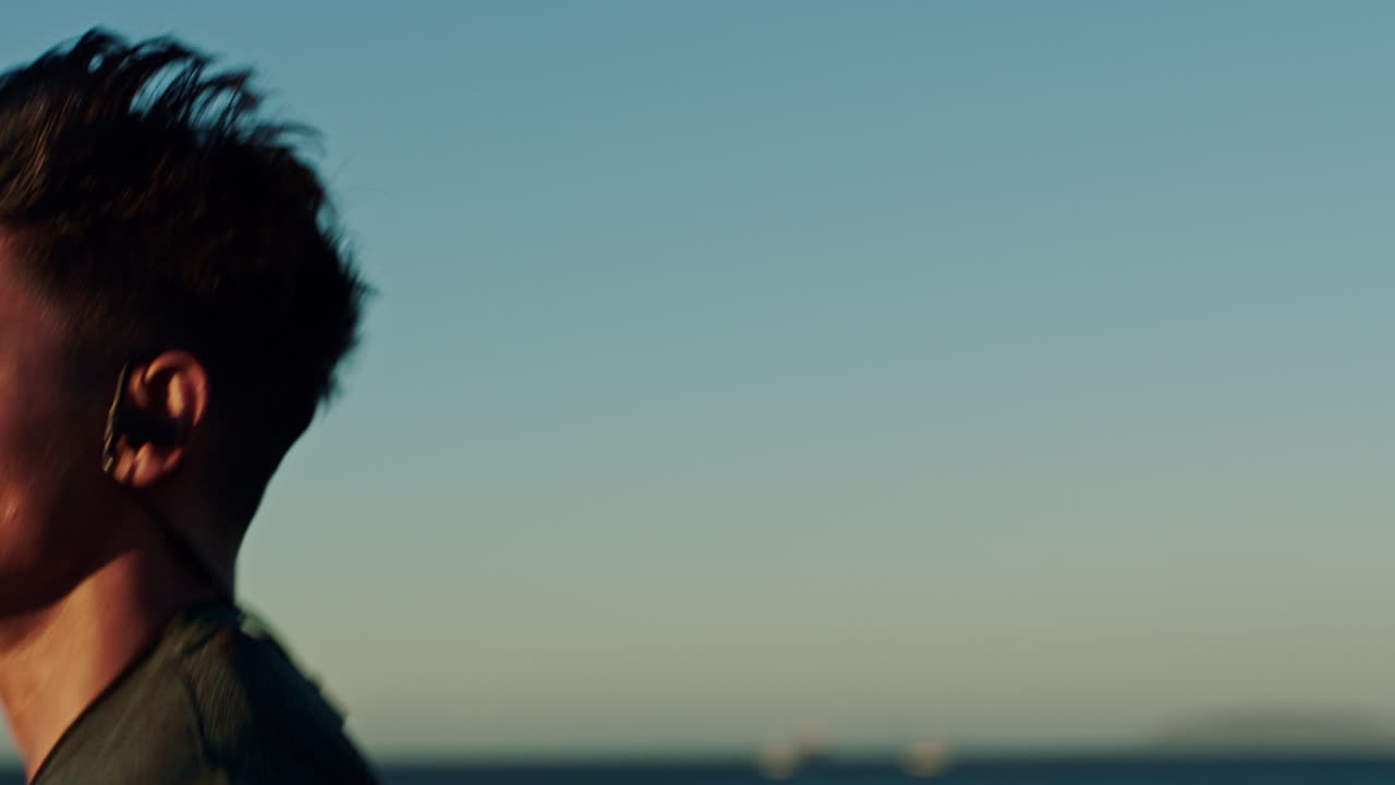 아시아 남자와 함께 달리기, 에너지 및 피트니스