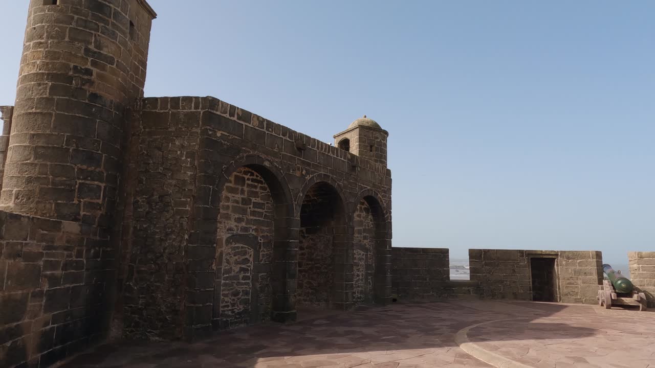 la fortaleza de skala de la ville en essaouira, marruecos, una foto amplia de las torres de ladrillo