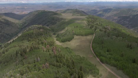 Aerial-view-pans-up-on-beautiful-Colorado-Mountain