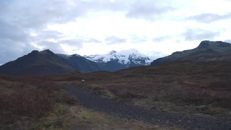 Gravel-road-leading-to-Skaftafell-glacier-mountains-in-Iceland