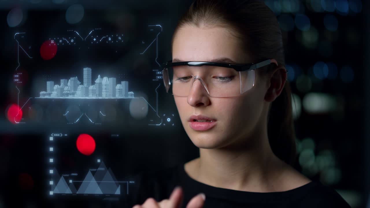 arquitecto diseñando un holograma de la ciudad desarrollando un proyecto urbano futurista digital