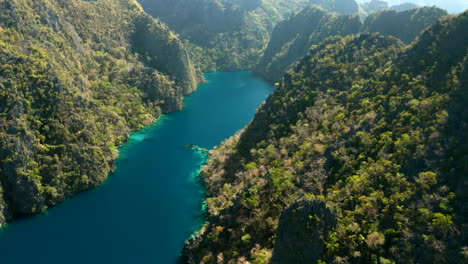 Luftaufnahme,-Die-Versteckte-Bayt-Auf-Der-Insel-Matinloc,-El-Nido,-Palawan,-Philippinen-Zeigt