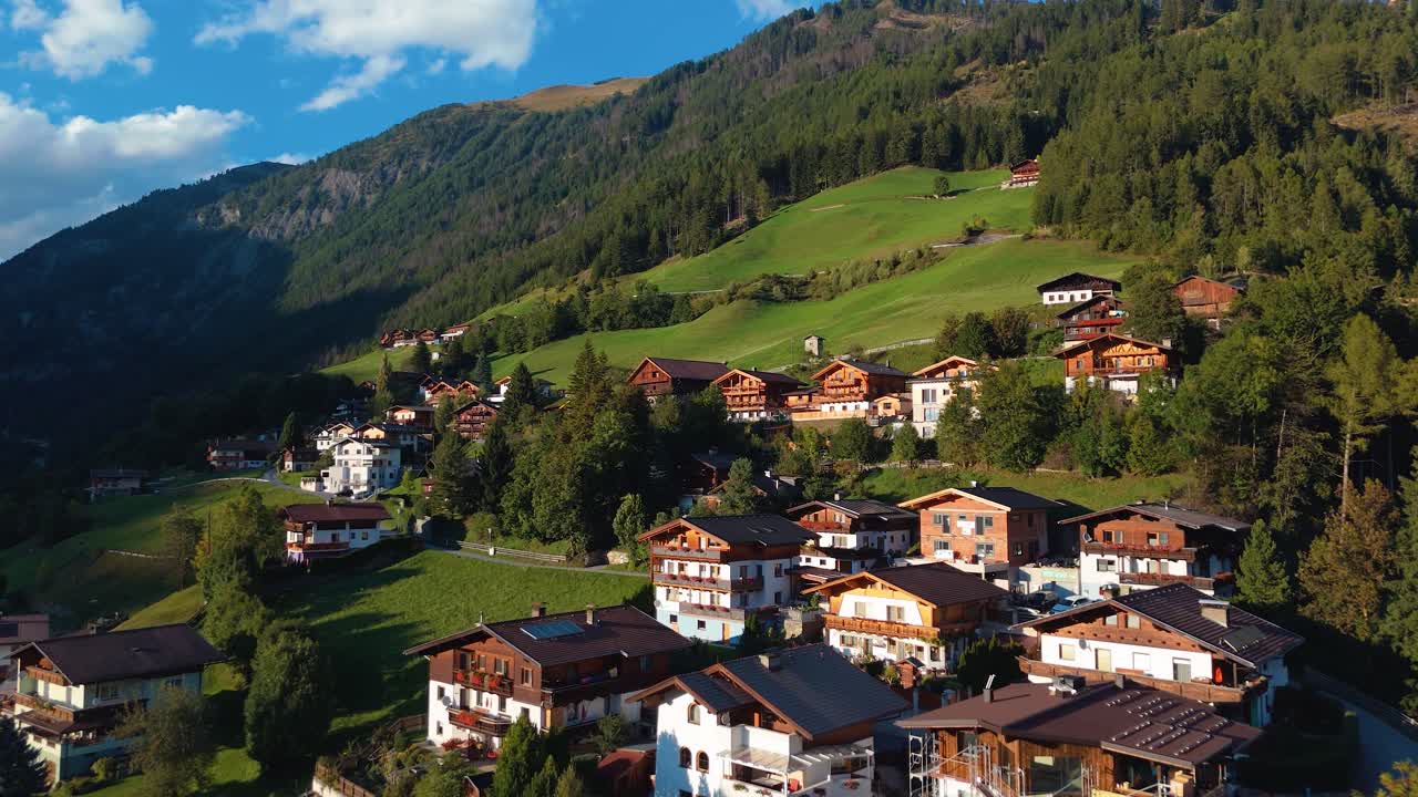 Vista aerea della campagna austriaca, ripresa con drone.