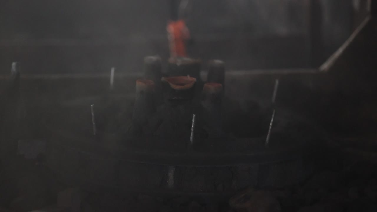 안전 첫 번째 개념, 금속 부품 공장에서 은 고온 화재로 금속 주조 과정