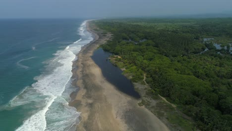 Toma-Aerea-De-La-Playa,-La-Laguna-Y-Los-Manglares-De-La-Ventanilla,-Oaxaca