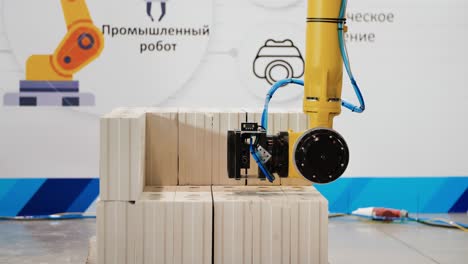robot industrial para el manejo de materiales de construcción