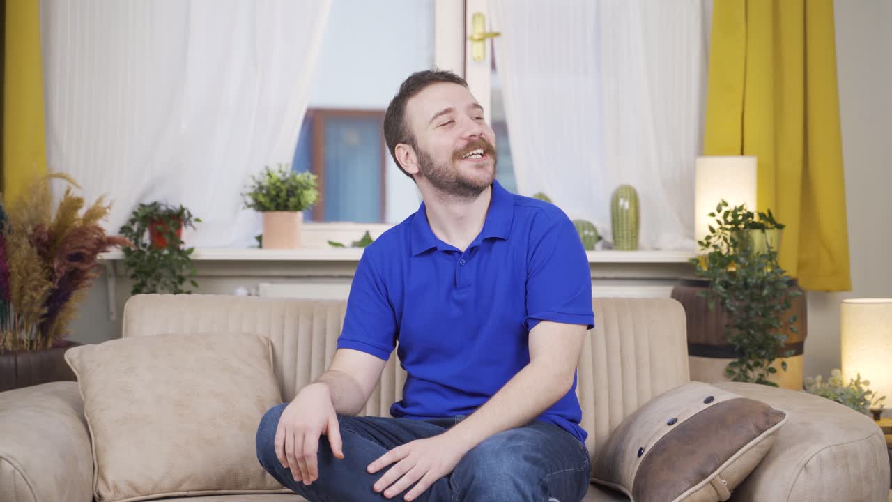 행복하고 평화로운 사람.